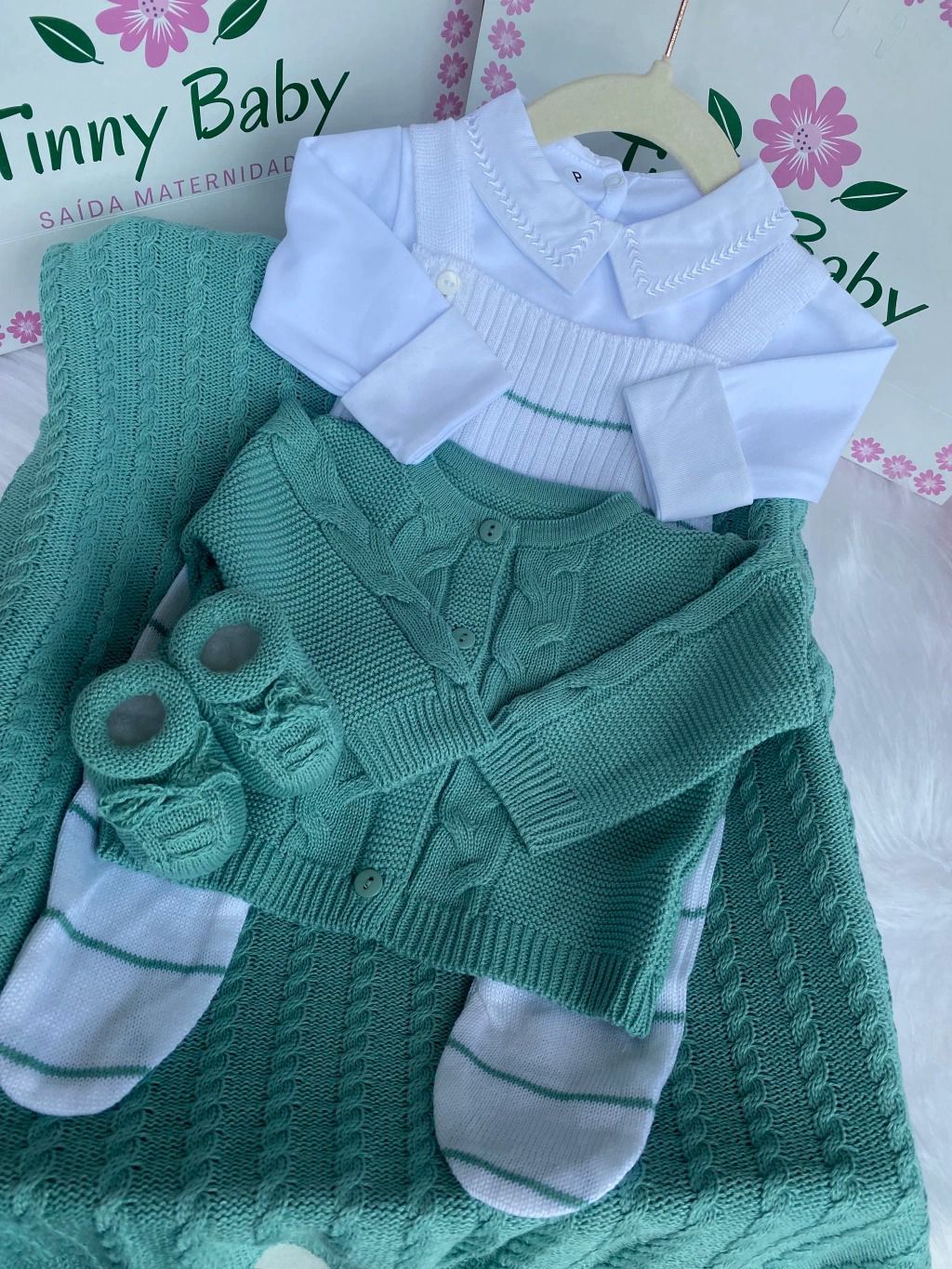 Kit Saída Maternidade Personalizável Completa Branco + Verde | Personalize Com o Nome do Seu Príncipe